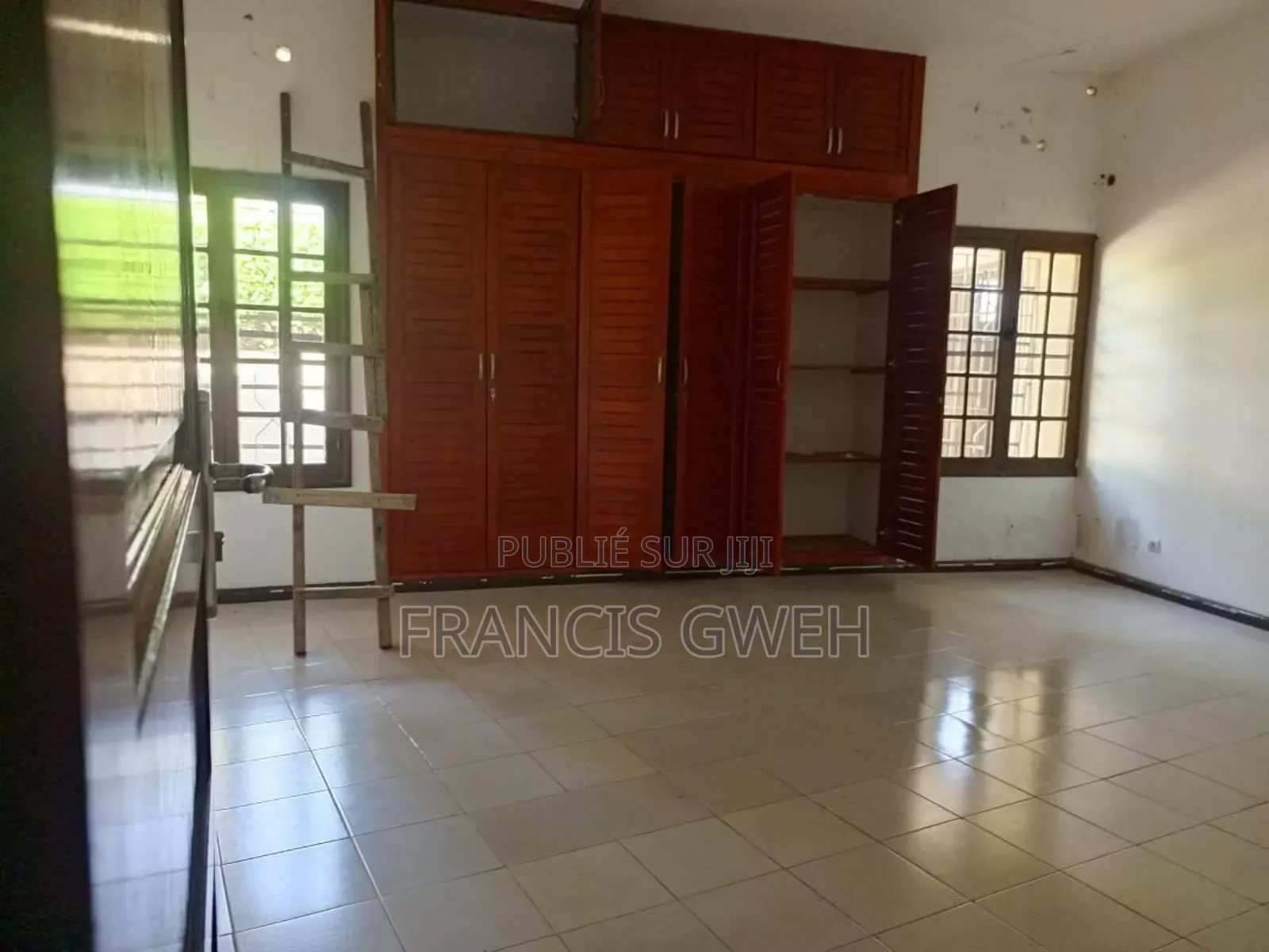 4chbre Villa dans Francis Gweh, Cocody à Louer