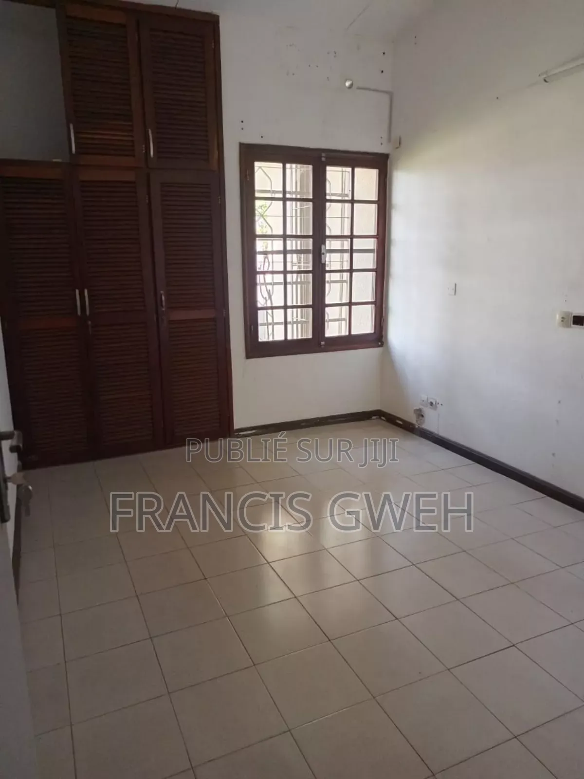 4chbre Villa dans Francis Gweh, Cocody à Louer