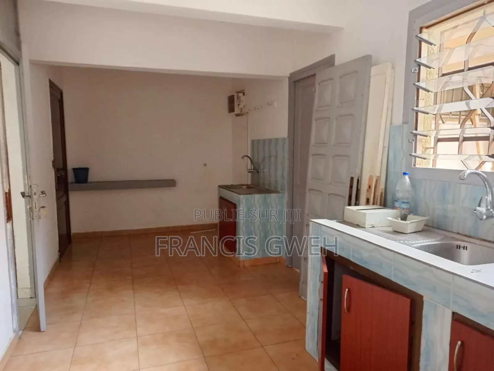 4chbre Villa dans Francis Gweh, Cocody à Louer