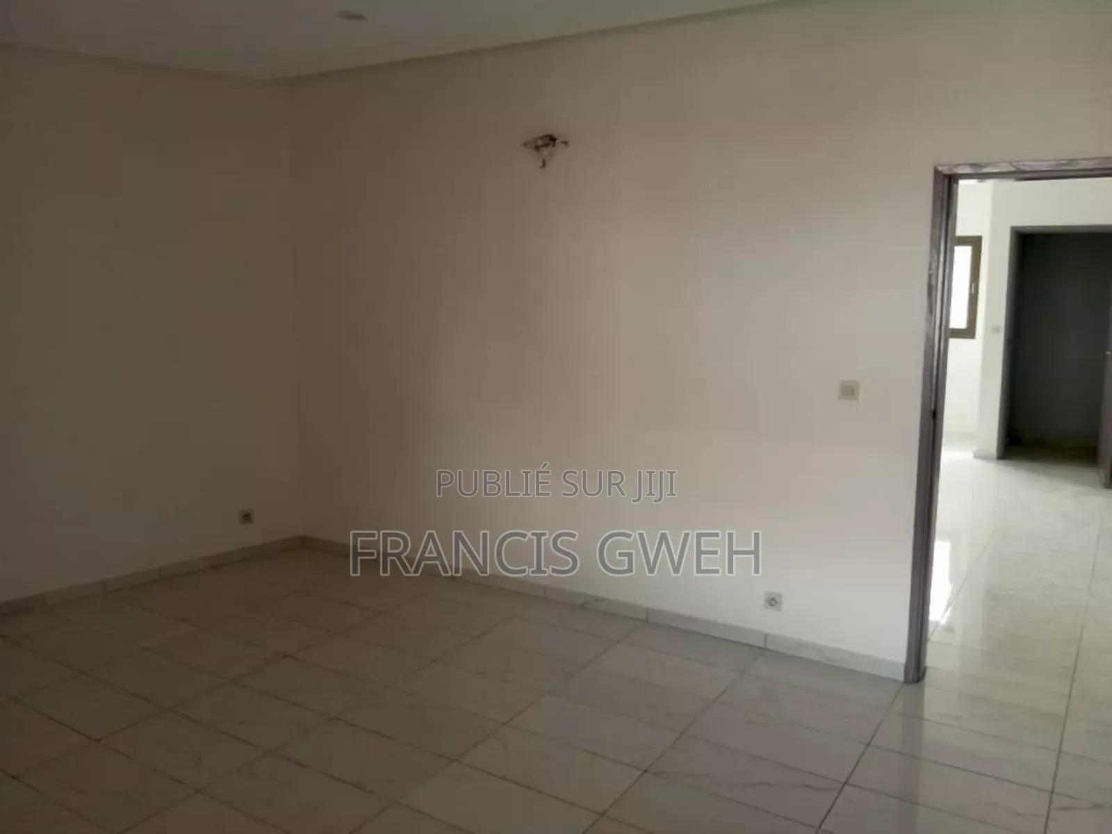 2chbre Duplex dans Francis Gweh, Cocody à Louer