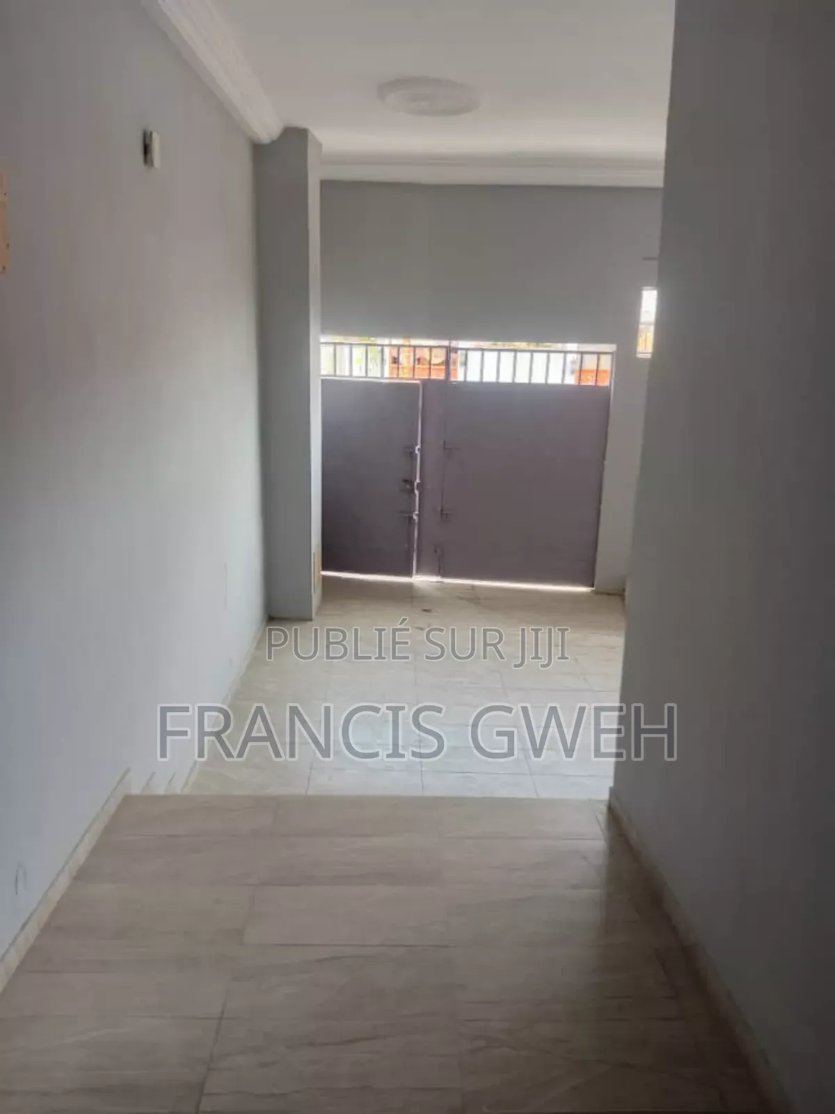2chbre Duplex dans Francis Gweh, Cocody à Louer