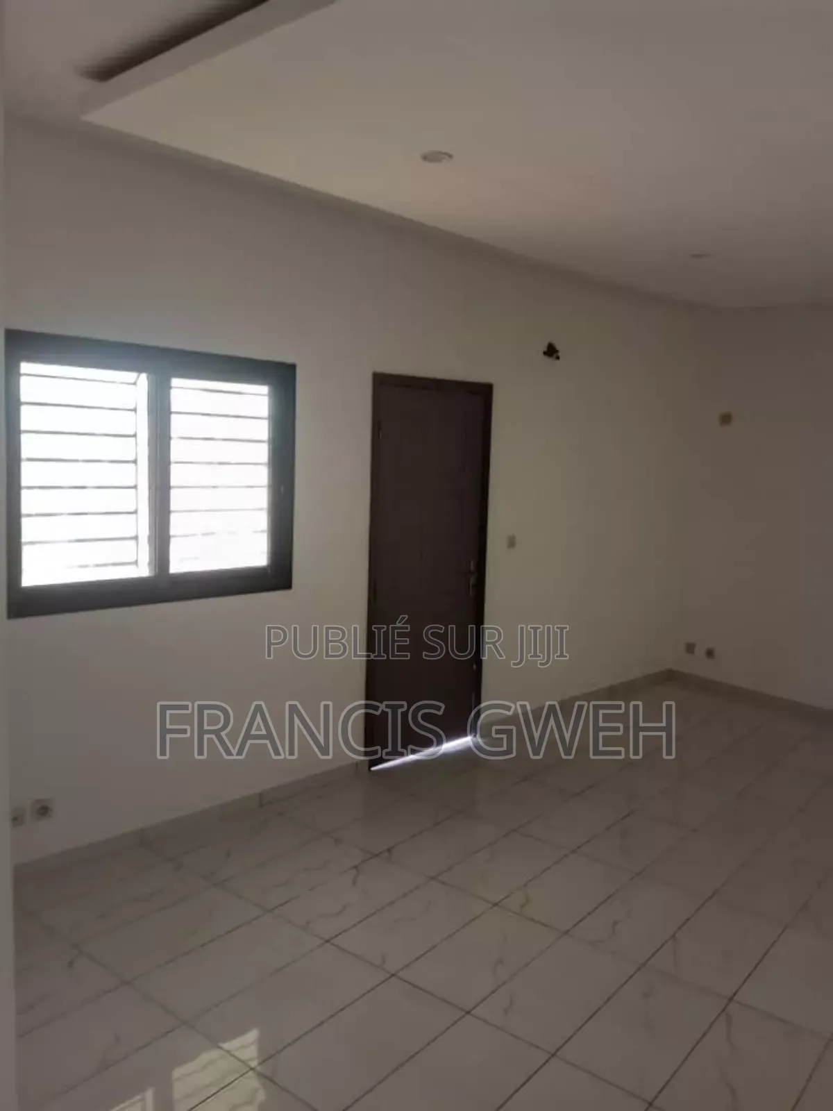 2chbre Duplex dans Francis Gweh, Cocody à Louer