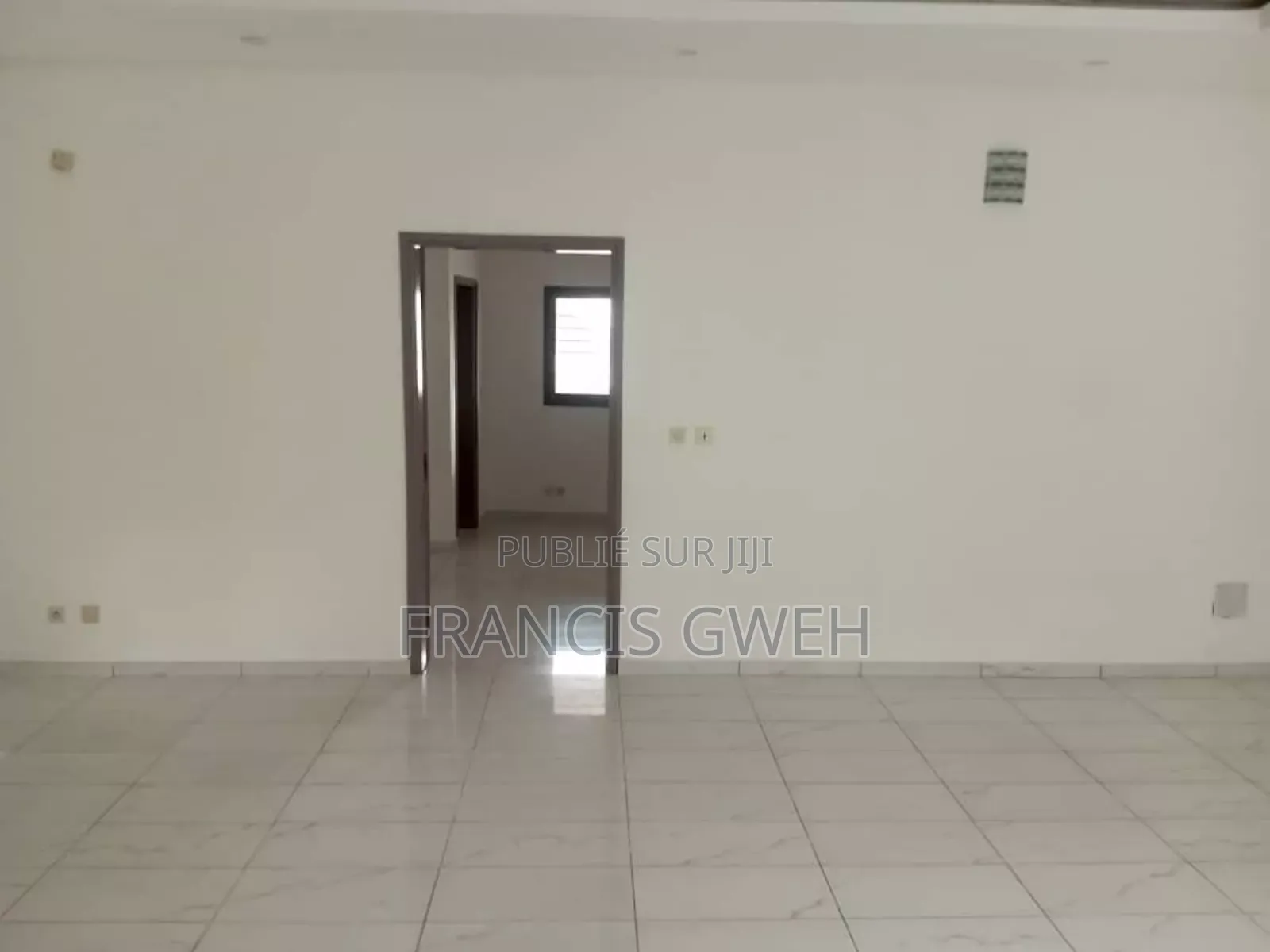 2chbre Duplex dans Francis Gweh, Cocody à Louer