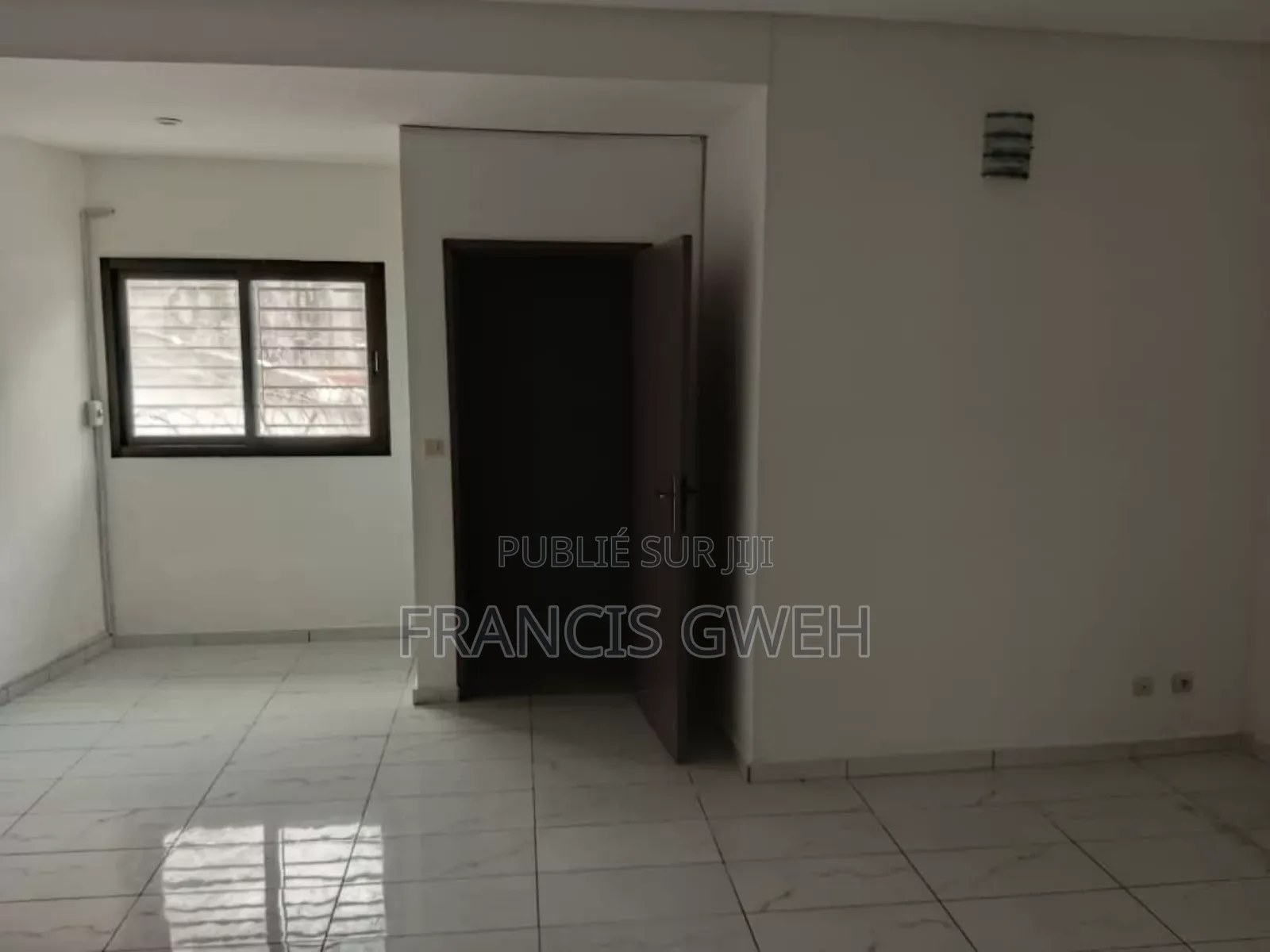 2chbre Duplex dans Francis Gweh, Cocody à Louer