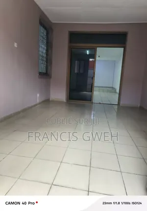 3chbre Villa dans Francis Gweh, Cocody à Louer