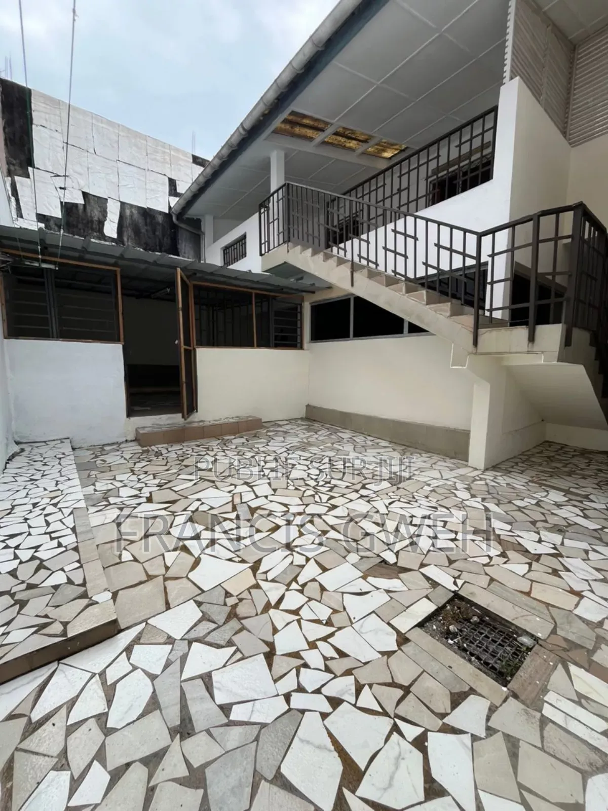 4chbre Duplex dans Francis Gweh, Cocody à Louer