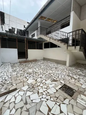 4chbre Duplex dans Francis Gweh, Cocody à Louer