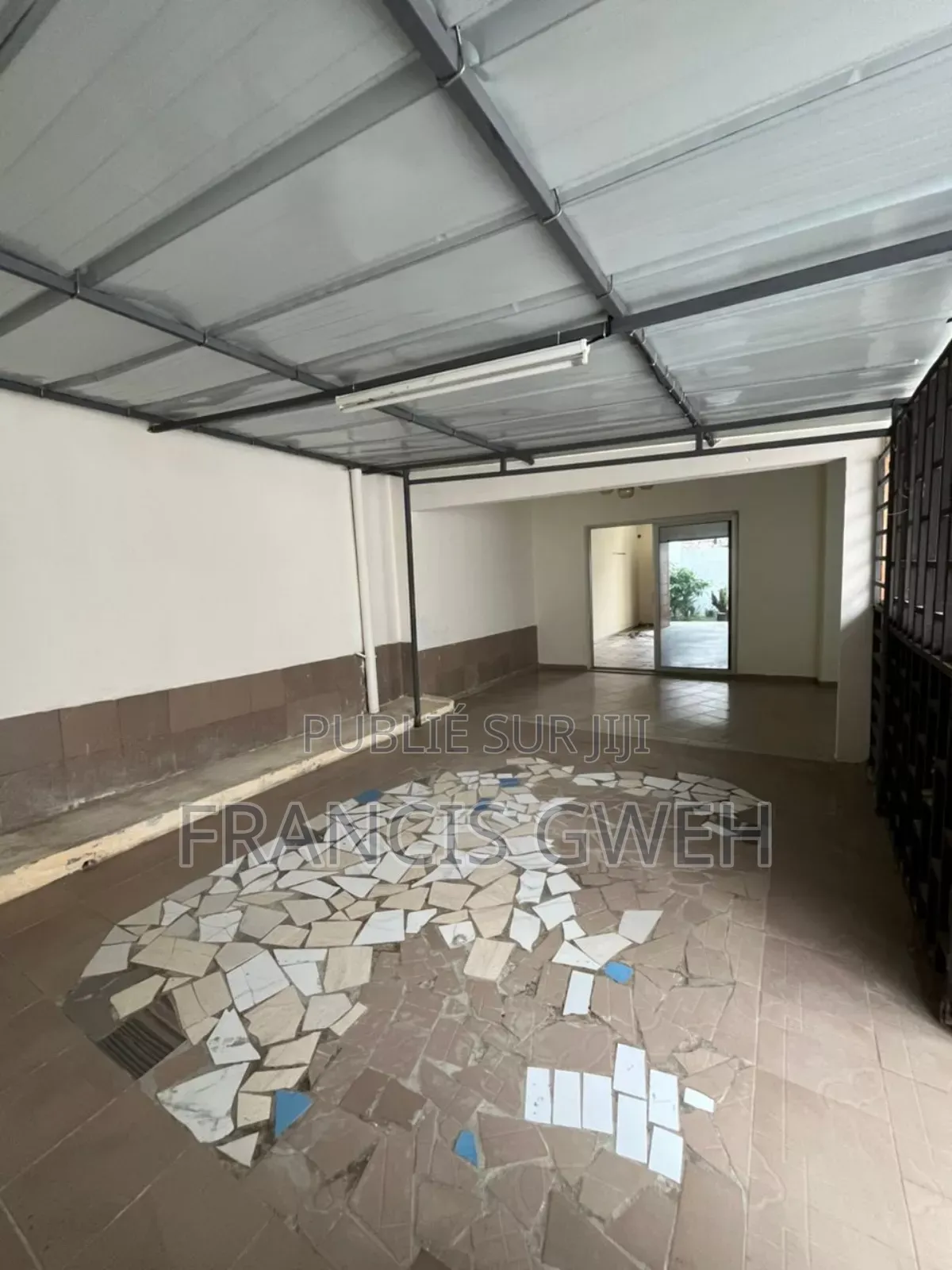 4chbre Duplex dans Francis Gweh, Cocody à Louer