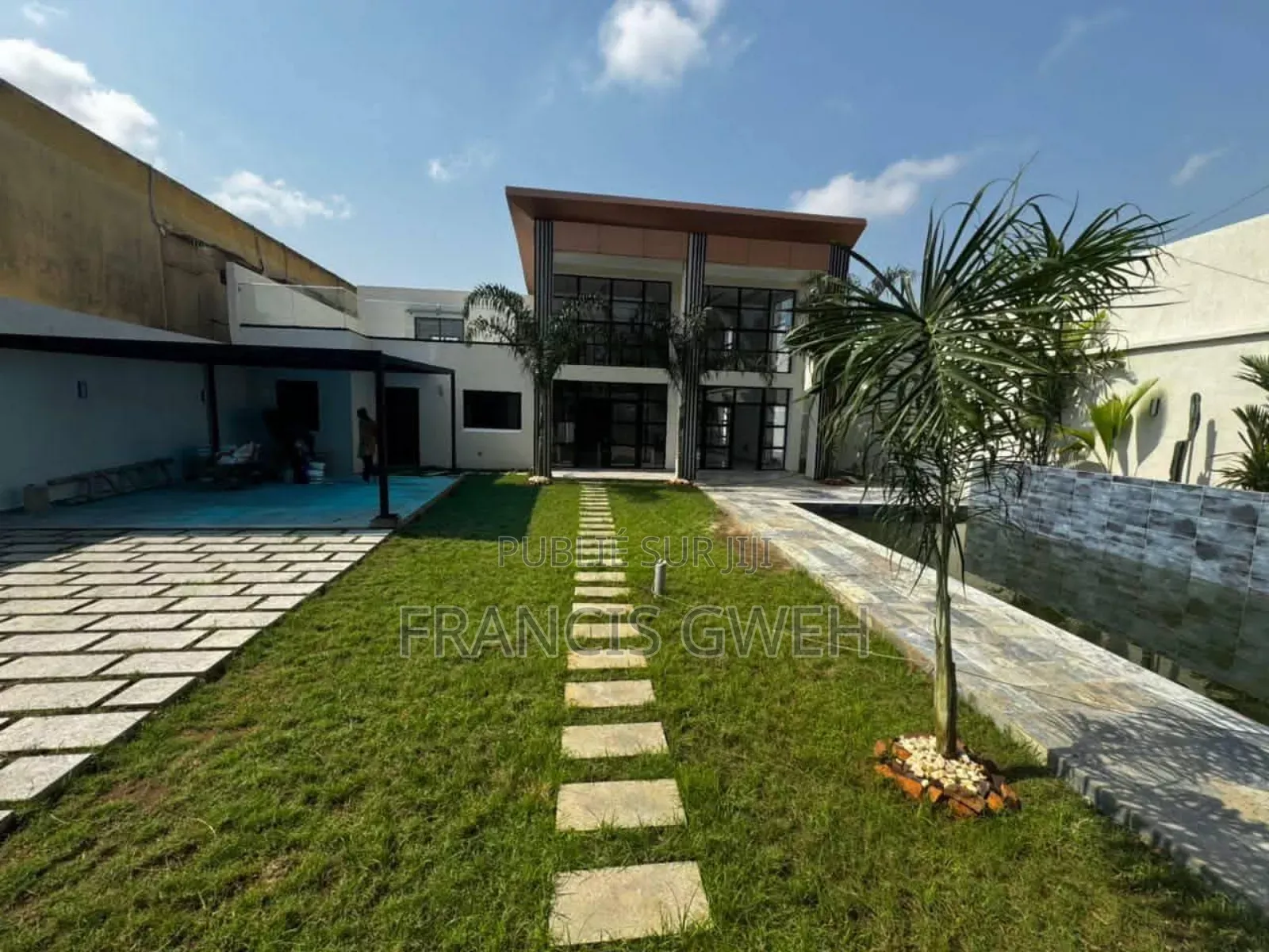 6chbre Duplex dans Francis Gweh, Cocody à Louer