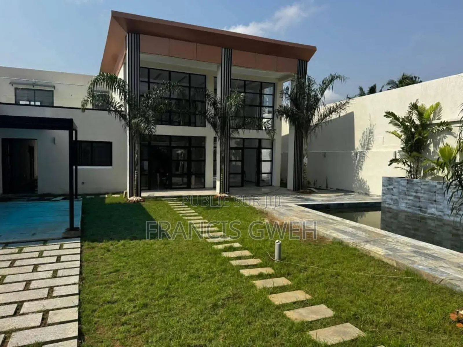 6chbre Duplex dans Francis Gweh, Cocody à Louer