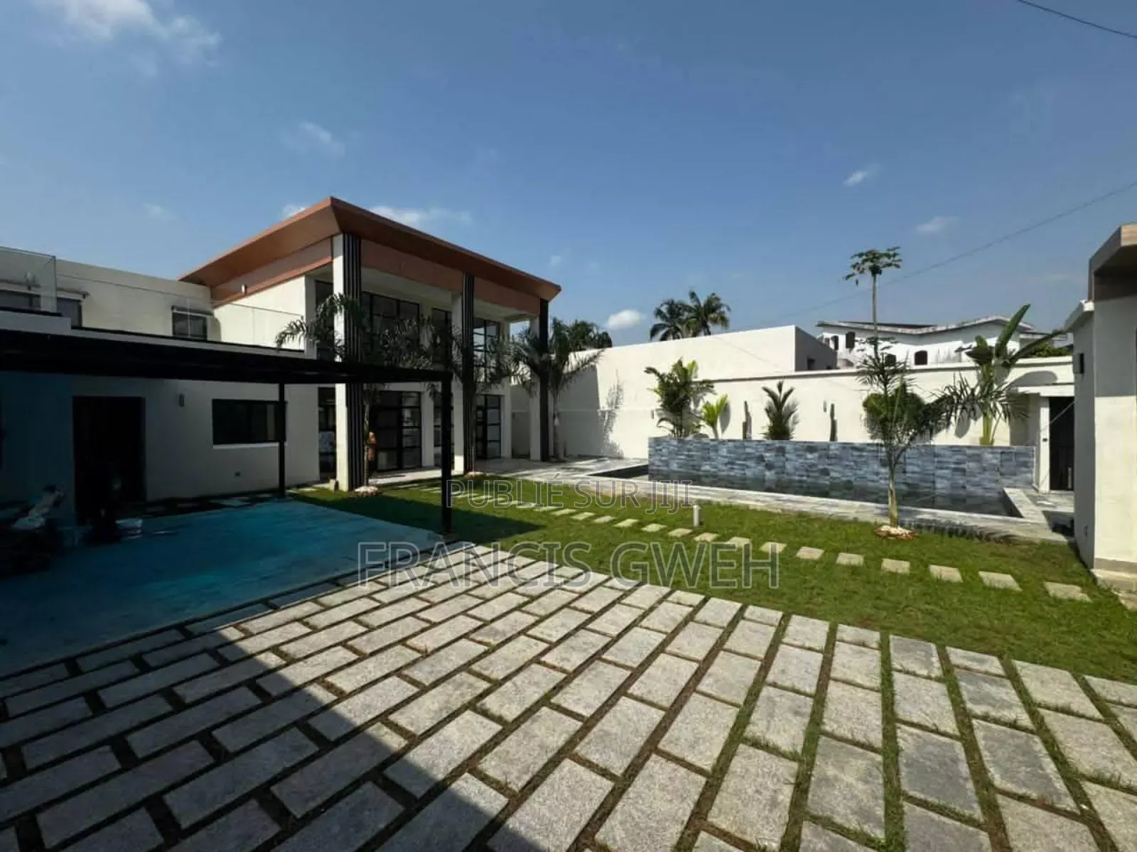 6chbre Duplex dans Francis Gweh, Cocody à Louer