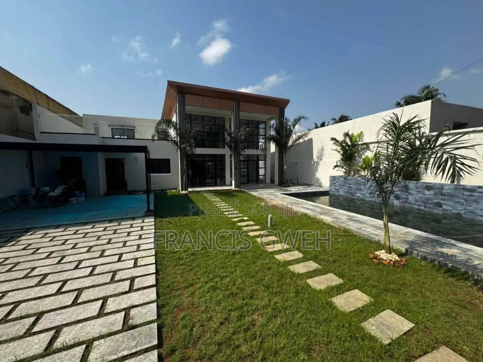 6chbre Duplex dans Francis Gweh, Cocody à Louer