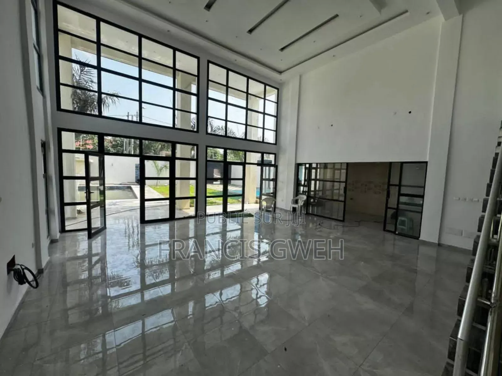 6chbre Duplex dans Francis Gweh, Cocody à Louer