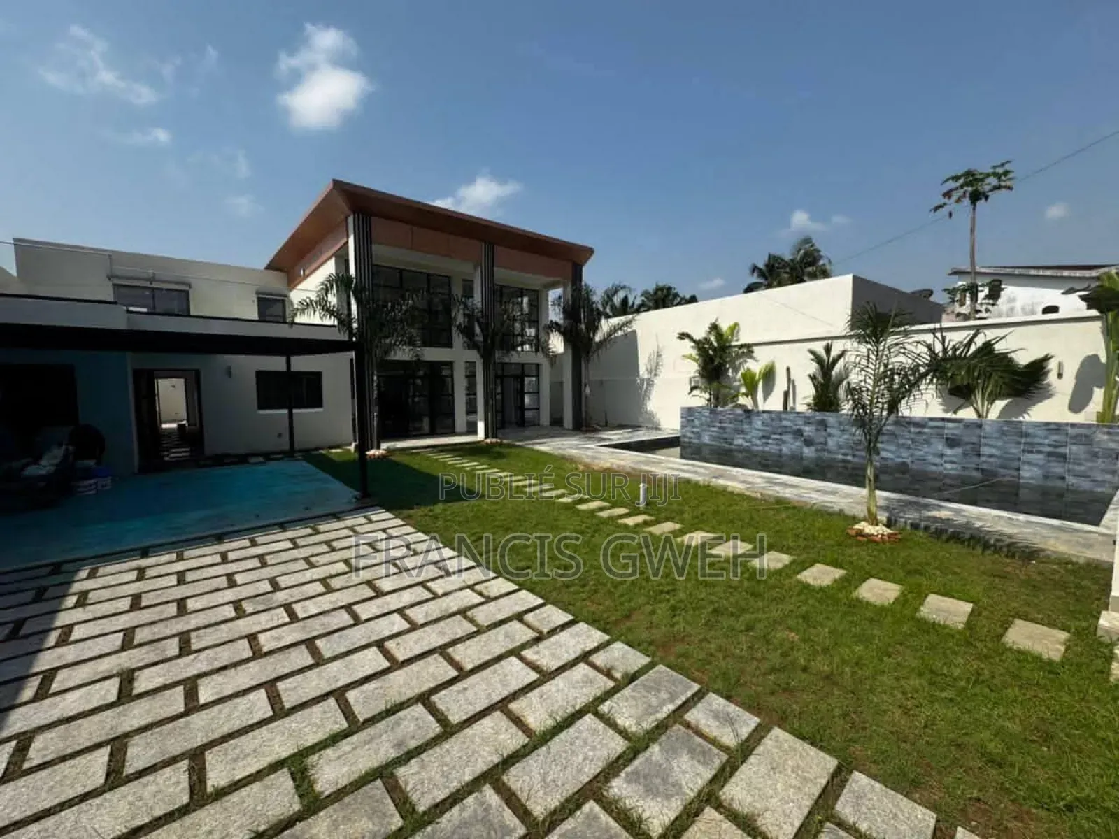 6chbre Duplex dans Francis Gweh, Cocody à Louer