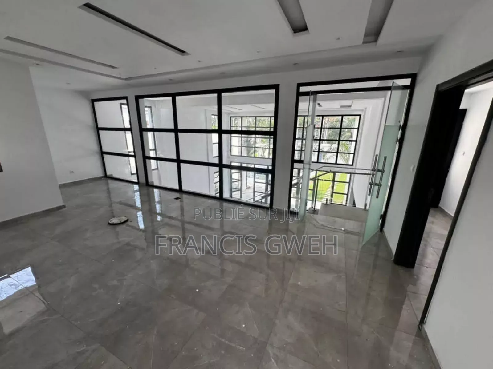 6chbre Duplex dans Francis Gweh, Cocody à Louer