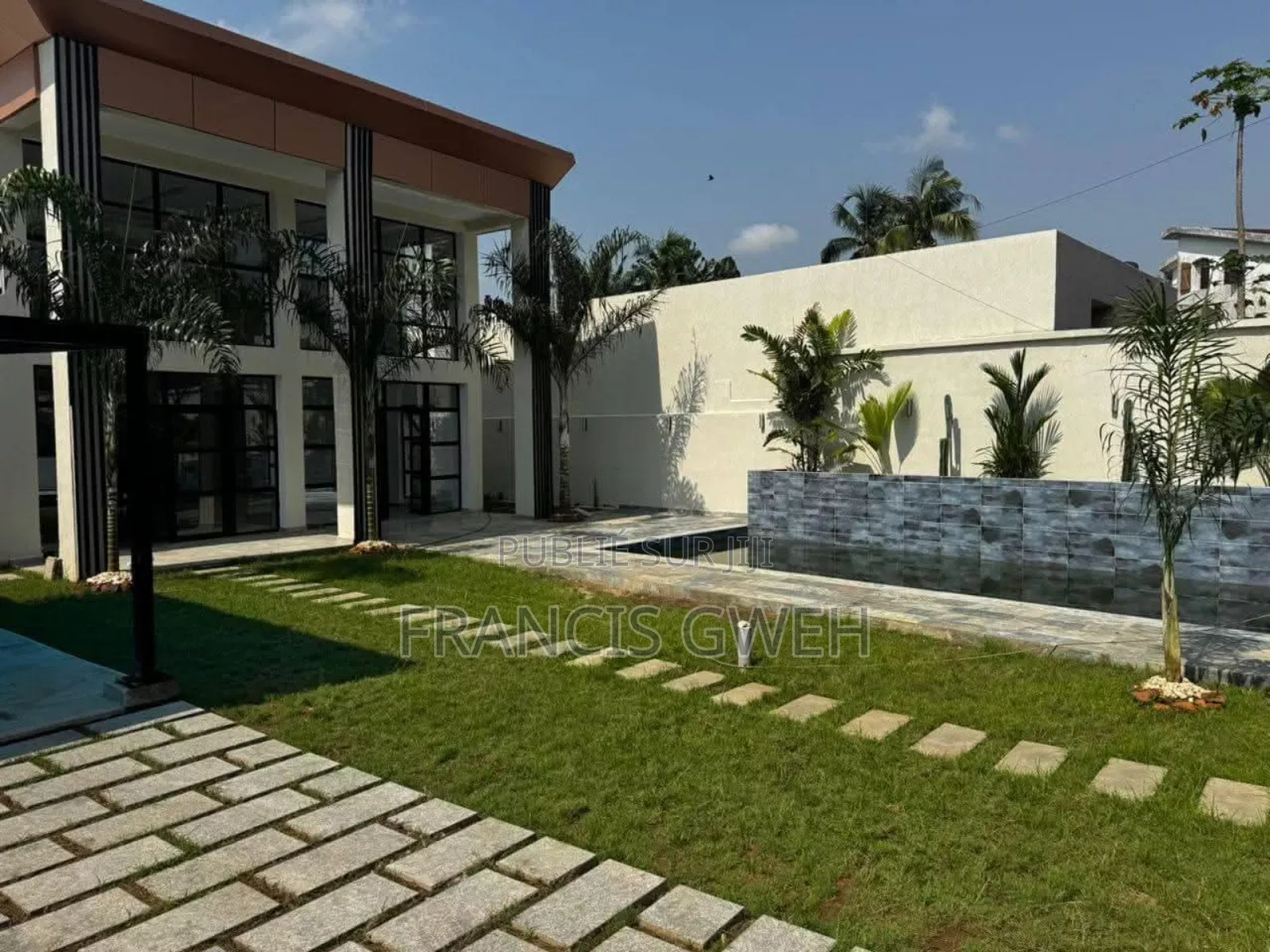 6chbre Duplex dans Francis Gweh, Cocody à Louer