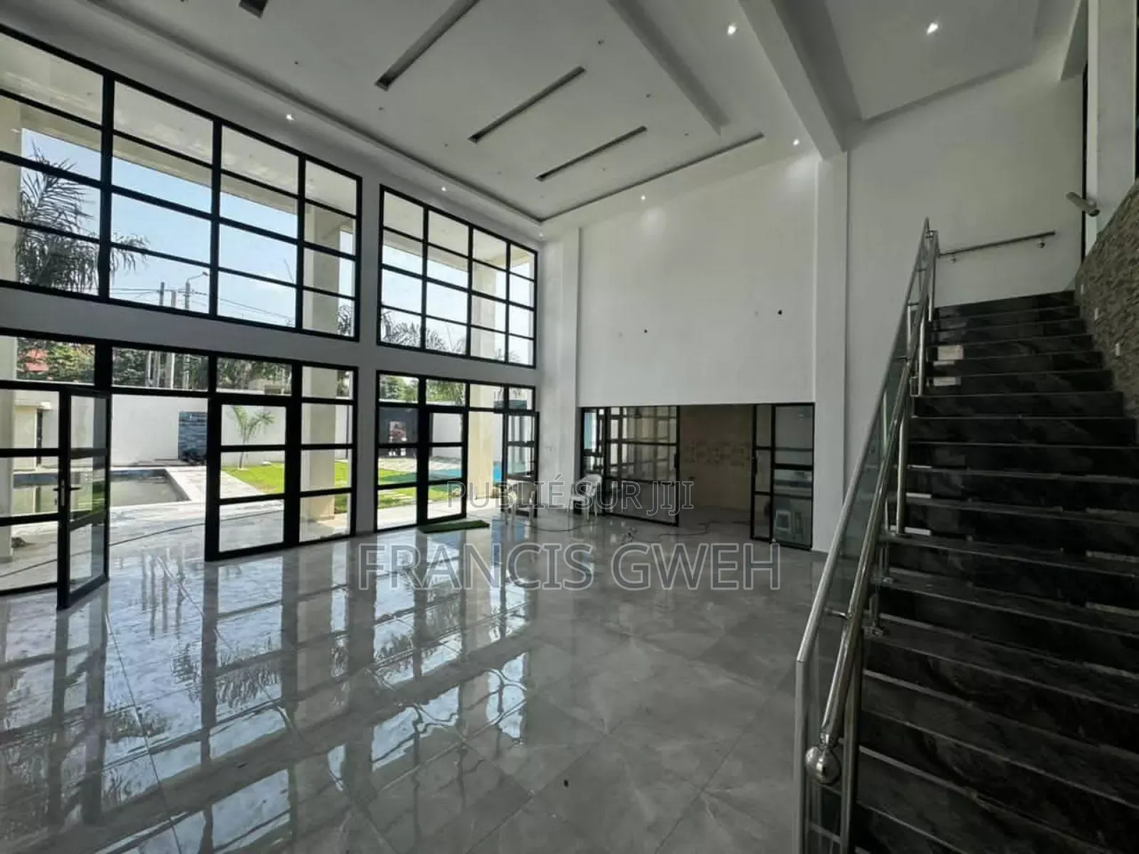 6chbre Duplex dans Francis Gweh, Cocody à Louer