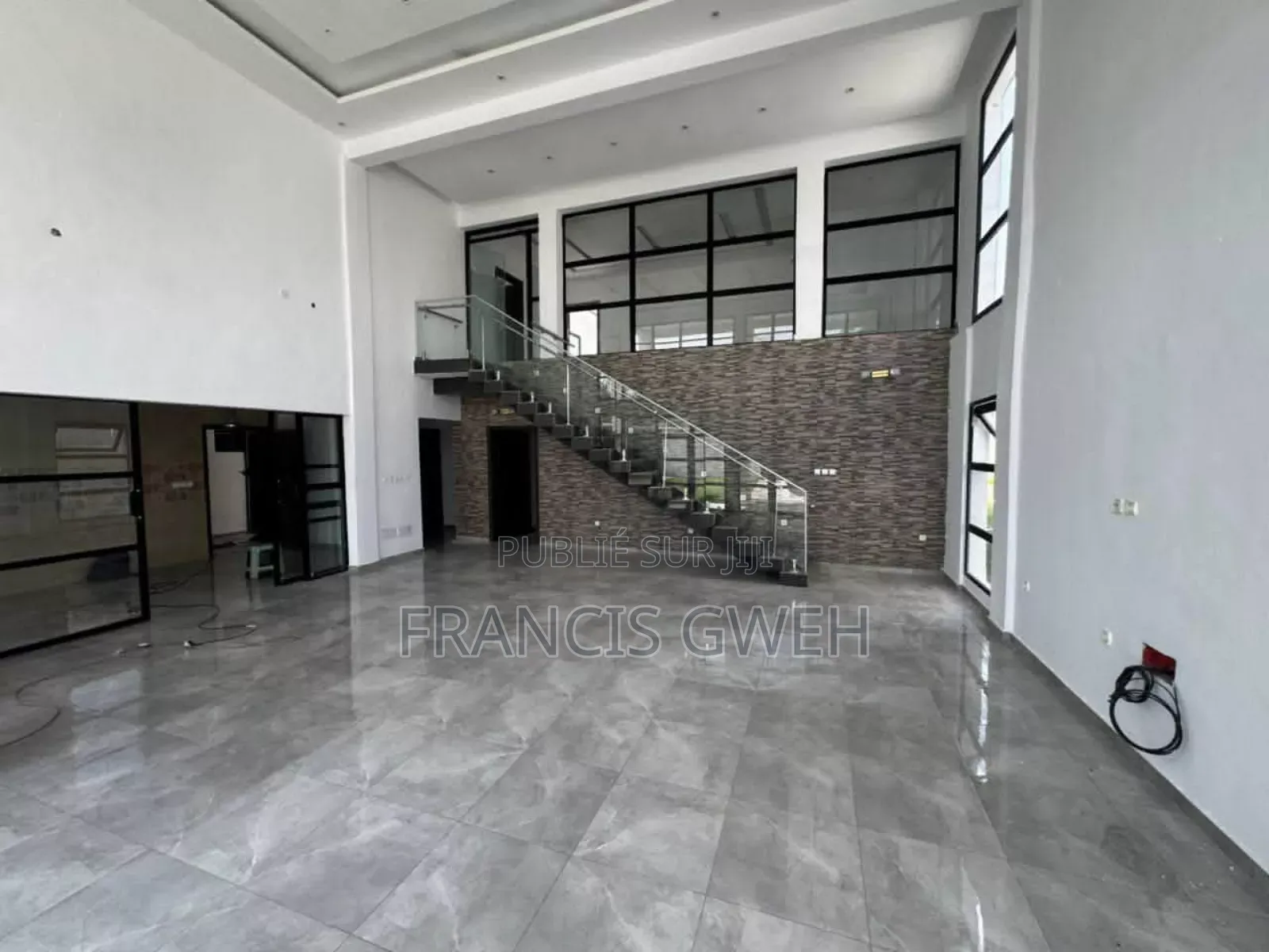 6chbre Duplex dans Francis Gweh, Cocody à Louer