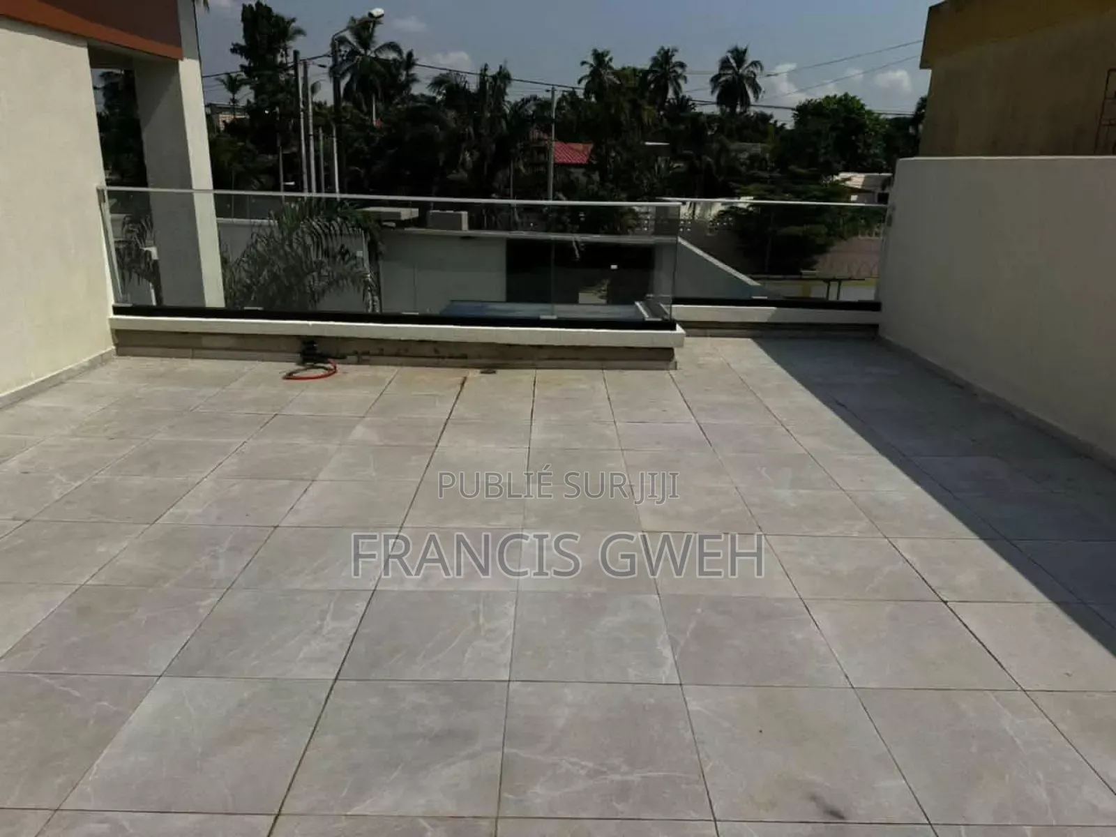 6chbre Duplex dans Francis Gweh, Cocody à Louer