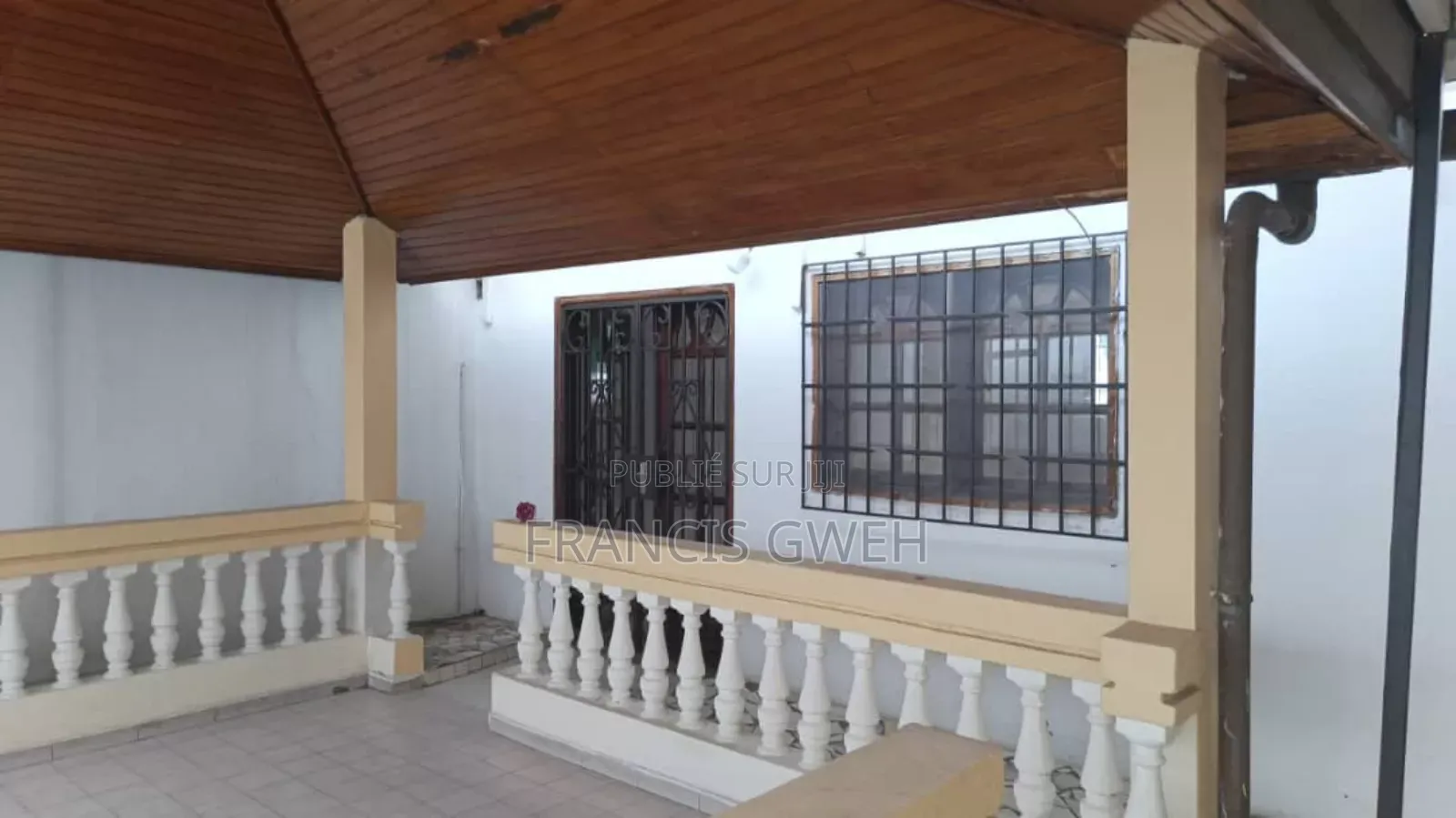 4chbre Duplex dans Francis Gweh, Cocody à Louer