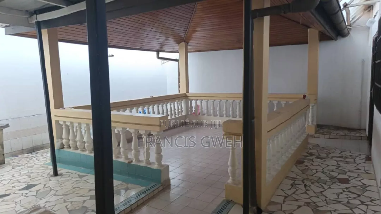 4chbre Duplex dans Francis Gweh, Cocody à Louer