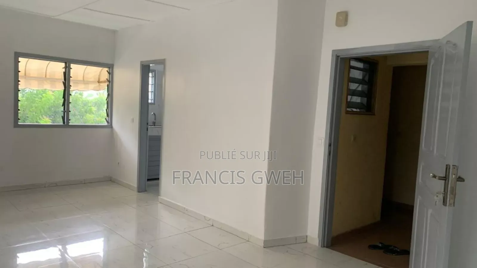 1chbre Appartement dans Francis Gweh, Cocody à Louer