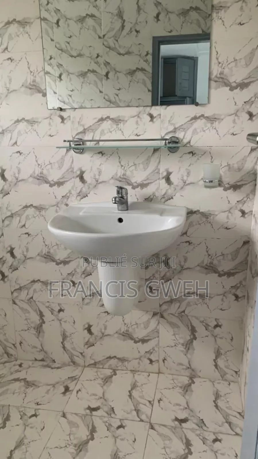 1chbre Appartement dans Francis Gweh, Cocody à Louer