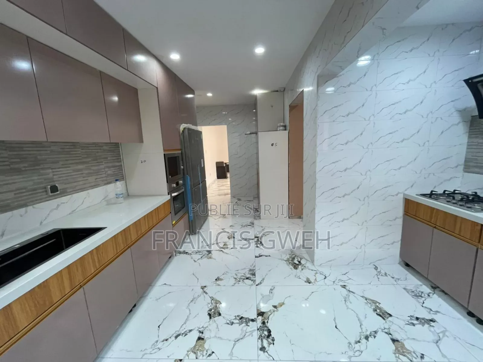 5chbre Duplex dans Francis Gweh, Cocody à Louer