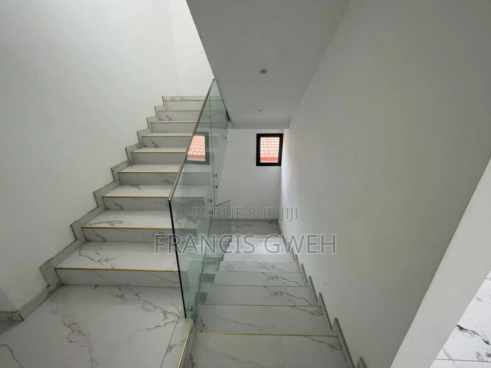 5chbre Duplex dans Francis Gweh, Cocody à Louer