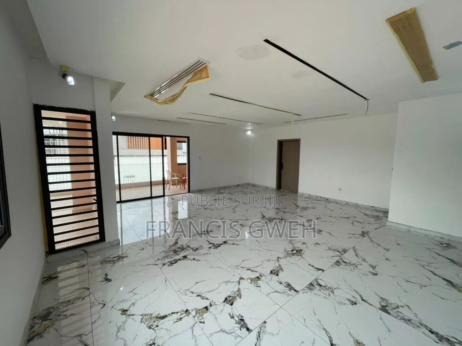 5chbre Duplex dans Francis Gweh, Cocody à Louer