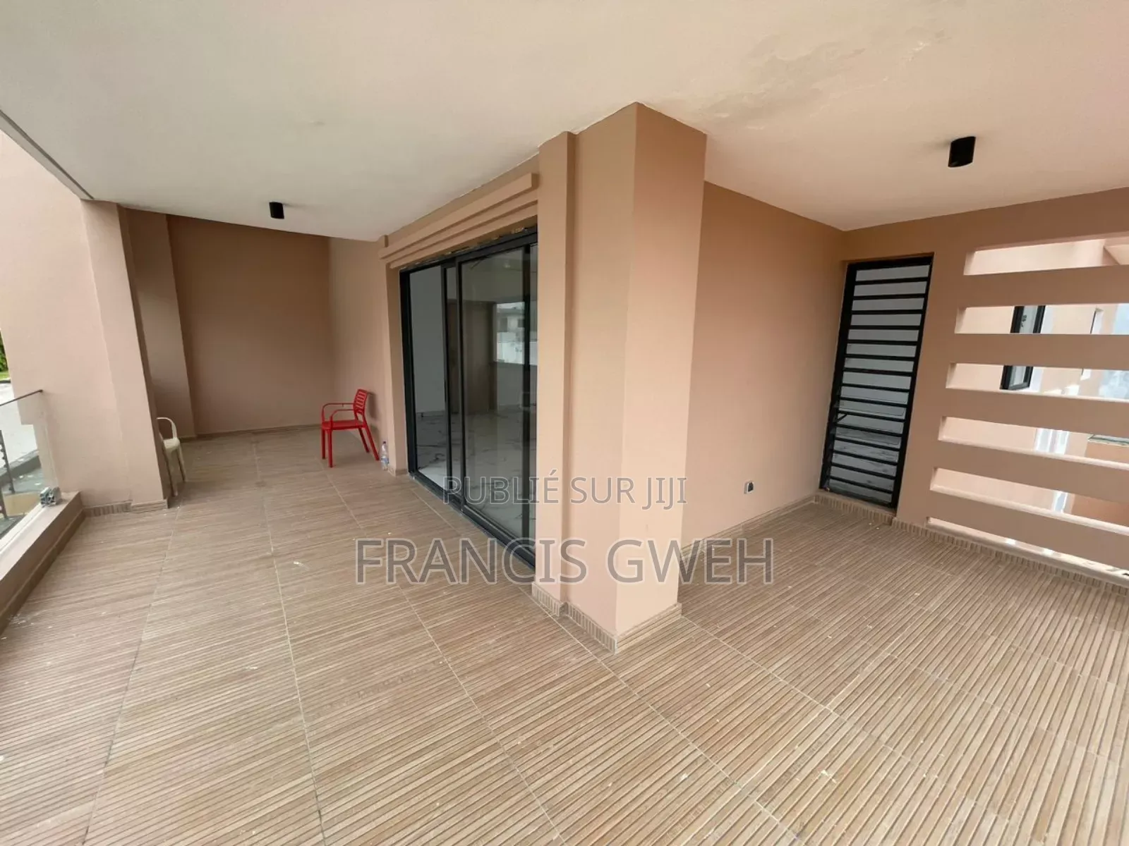 5chbre Duplex dans Francis Gweh, Cocody à Louer