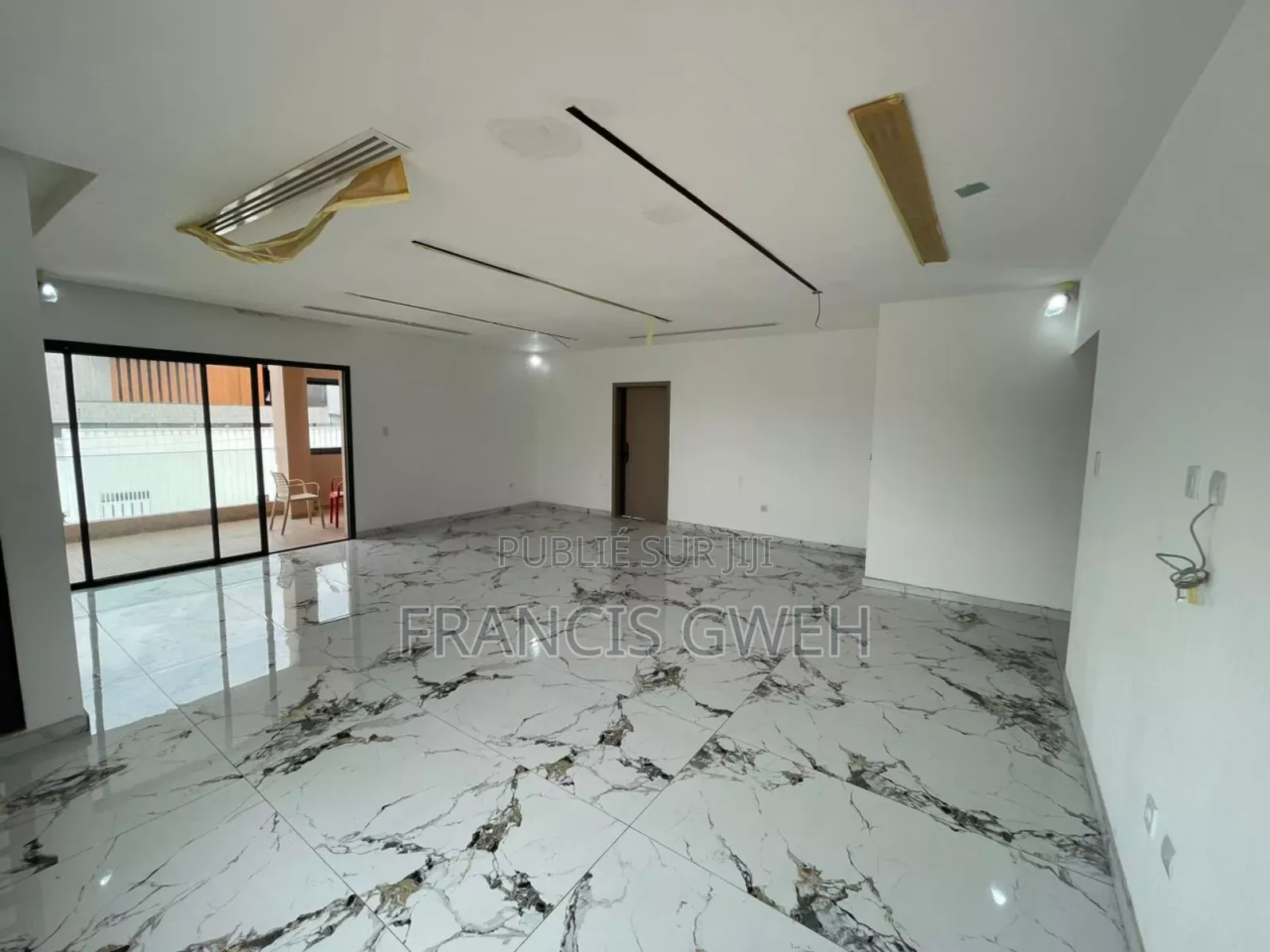 5chbre Duplex dans Francis Gweh, Cocody à Louer