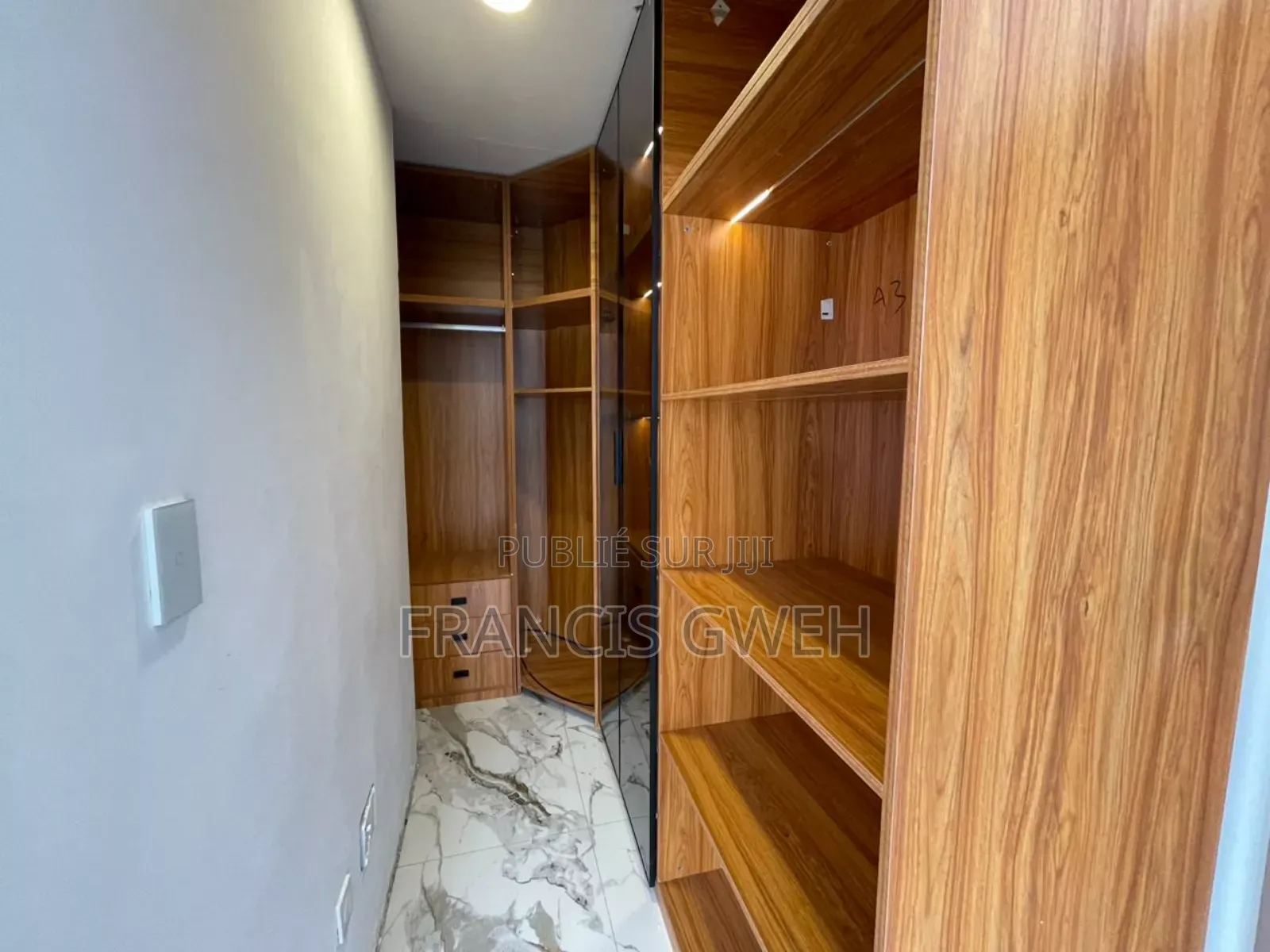 5chbre Duplex dans Francis Gweh, Cocody à Louer