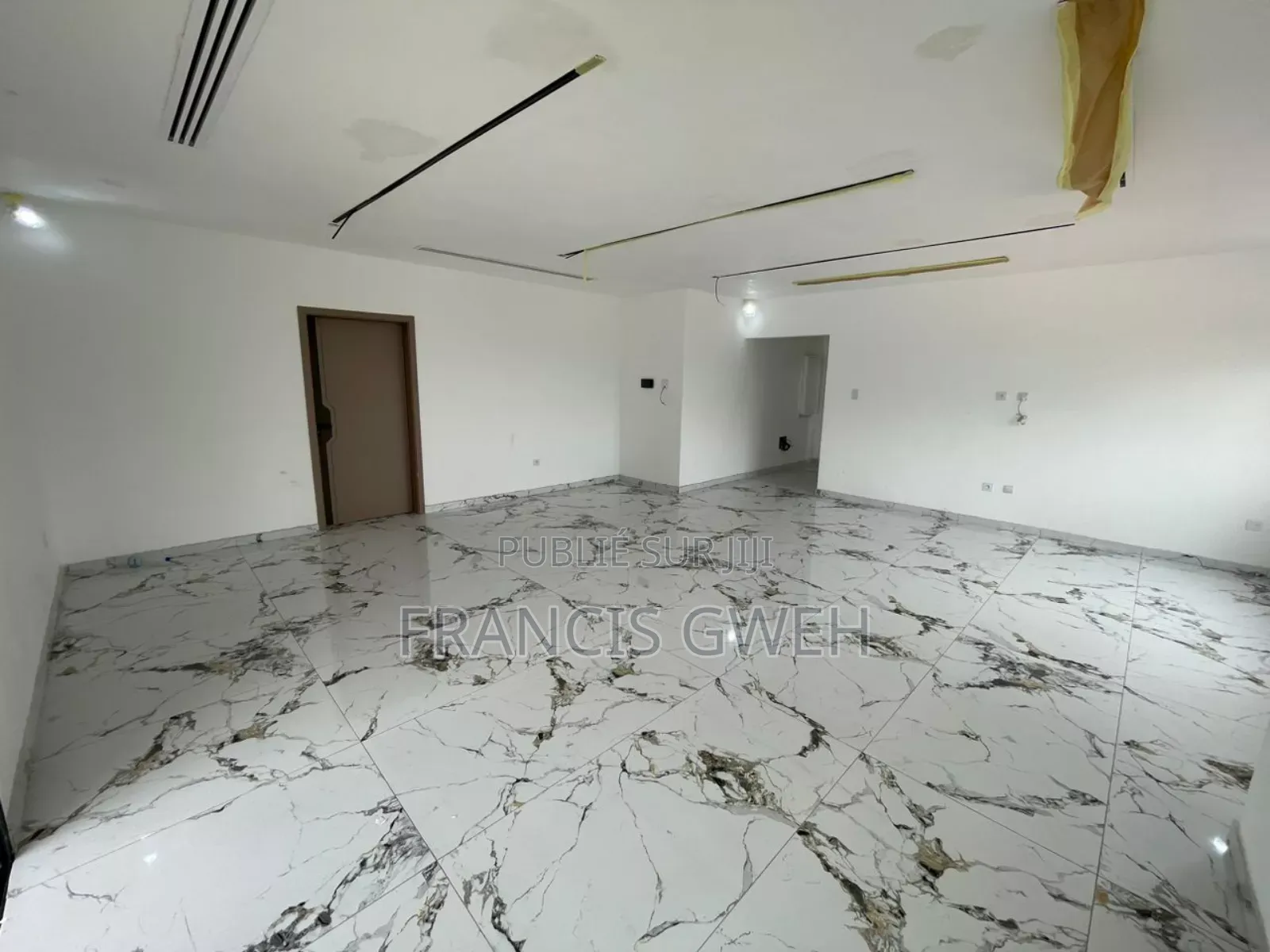 5chbre Duplex dans Francis Gweh, Cocody à Louer