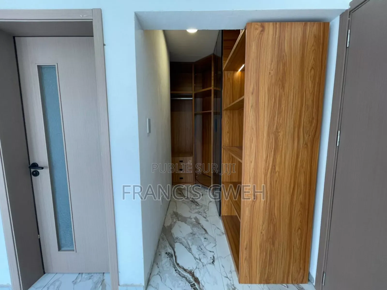 5chbre Duplex dans Francis Gweh, Cocody à Louer