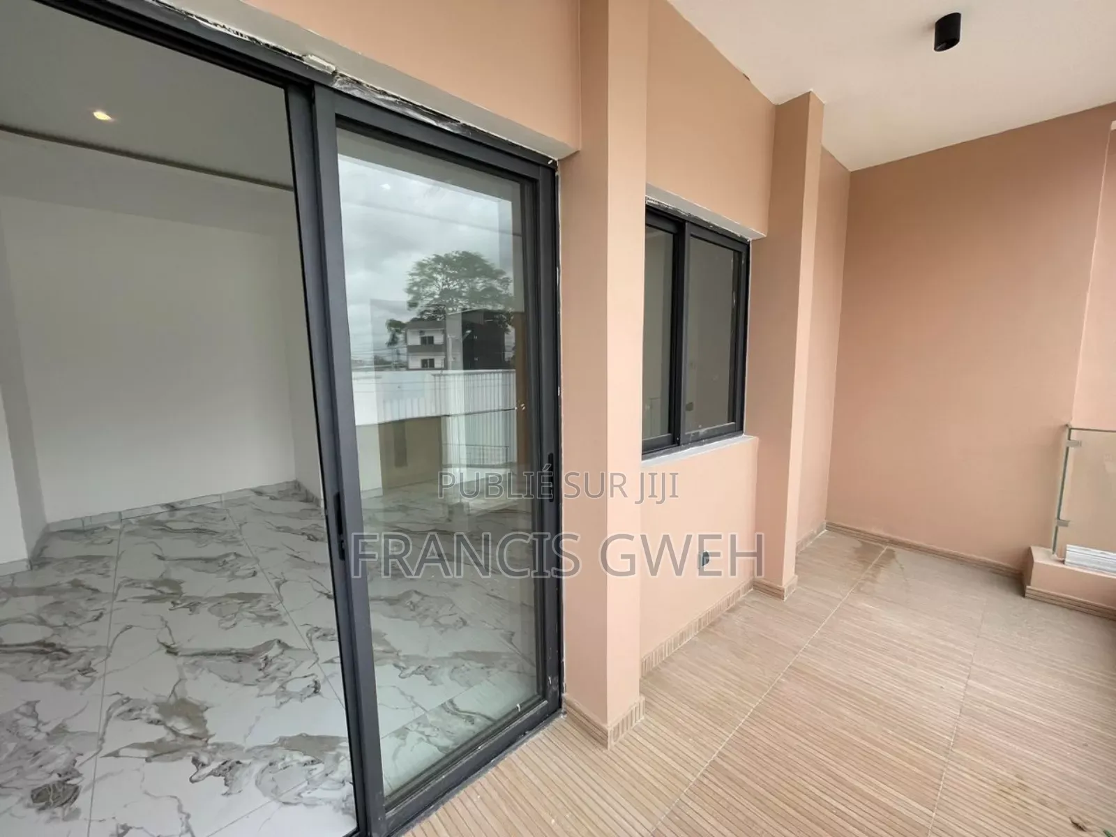 5chbre Duplex dans Francis Gweh, Cocody à Louer