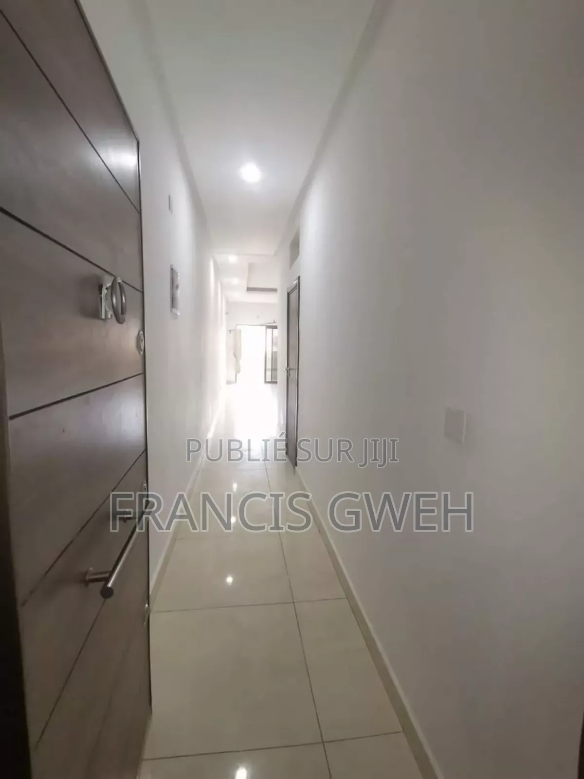 1chbre Appartement dans Francis Gweh Francis, Cocody à Louer