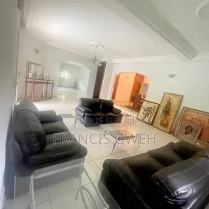 9chbre Duplex dans Francis Gweh, Cocody à Louer