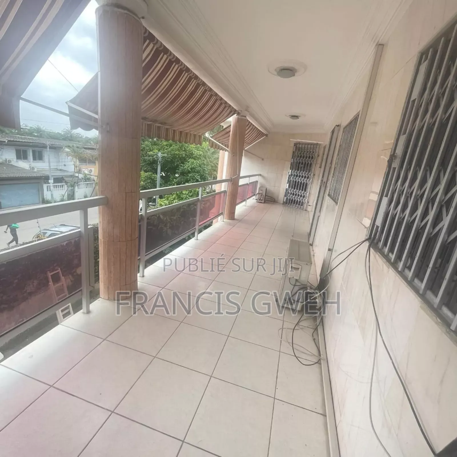 9chbre Duplex dans Francis Gweh, Cocody à Louer
