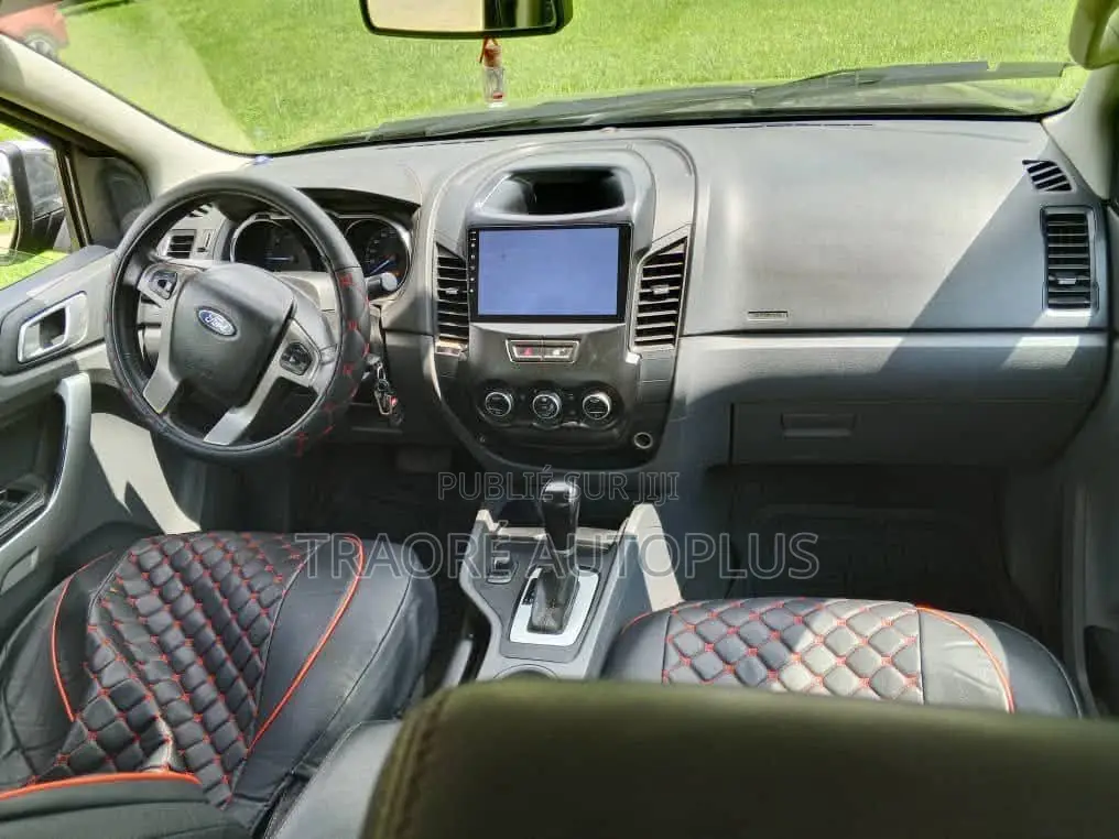 Ford Explorer XLT 4dr 4x4 (3.5L 6cyl 6A) 2013 Black