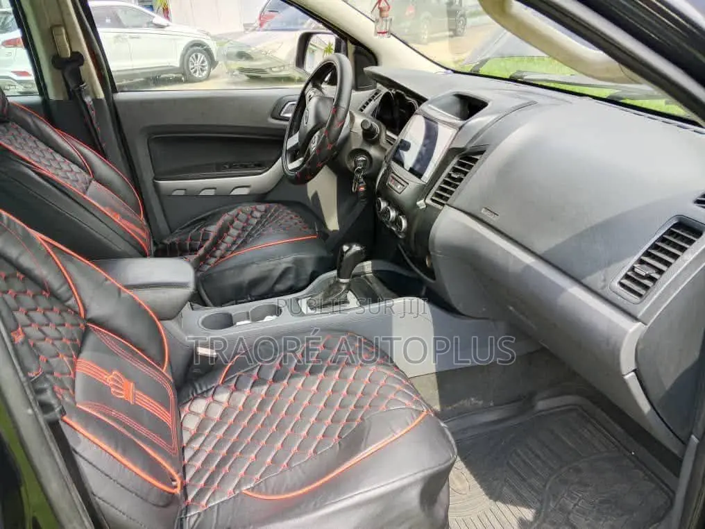 Ford Explorer XLT 4dr 4x4 (3.5L 6cyl 6A) 2013 Black