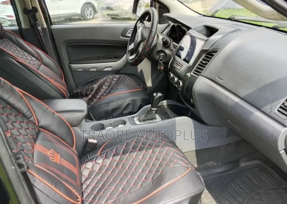 Ford Explorer XLT 4dr 4x4 (3.5L 6cyl 6A) 2013 Black