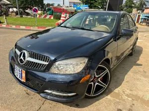 Mercedes-Benz C300 Luxury Sedan AWD (3.0L 6cyl 7A) 2009 Black