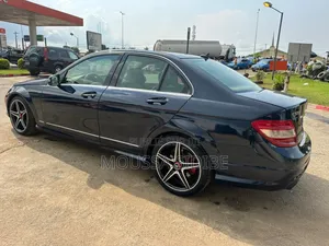 Mercedes-Benz C300 Luxury Sedan AWD (3.0L 6cyl 7A) 2009 Black