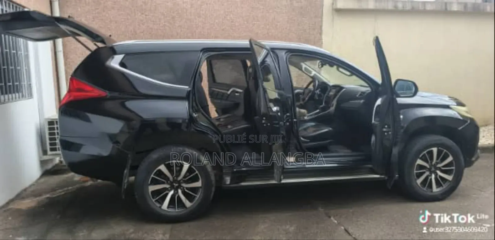 Mitsubishi Pajero Sport Exceed 2017 Blue