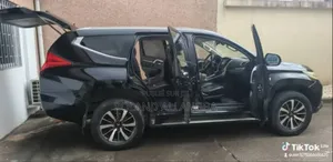 Mitsubishi Pajero Sport Exceed 2017 Blue