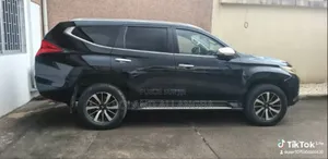 Mitsubishi Pajero Sport Exceed 2017 Blue