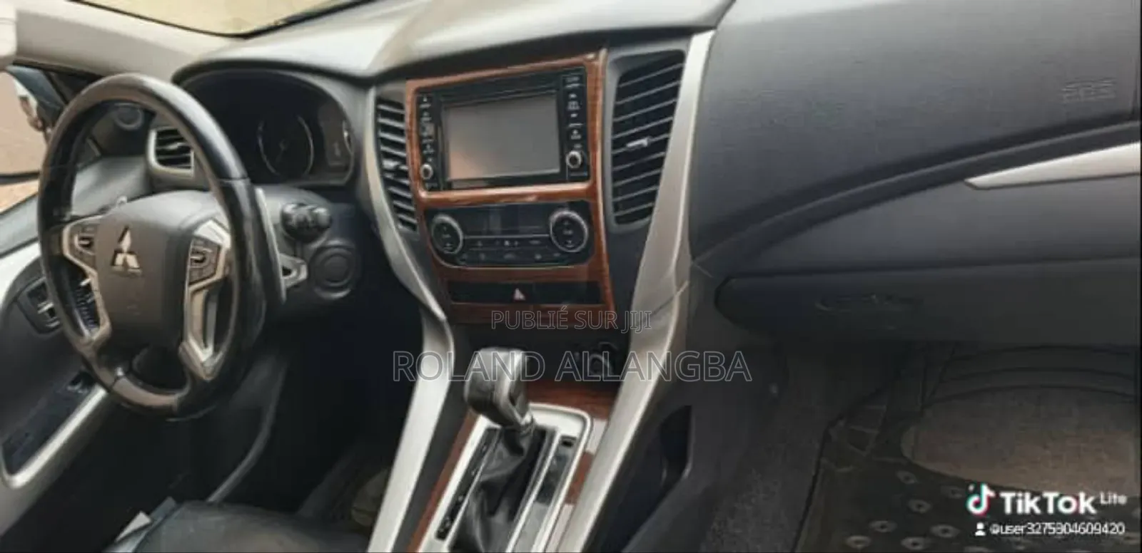 Mitsubishi Pajero Sport Exceed 2017 Blue