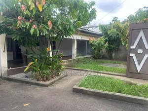 3chbre Villa dans Francis Gweh, Cocody à Louer