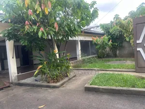 3chbre Villa dans Francis Gweh, Cocody à Louer